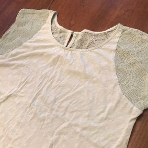 ⭐️ 3/$15: Gap Lace Sleeve Top